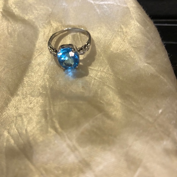 10kt Blue topaz and diamond ring - Picture 5 of 8